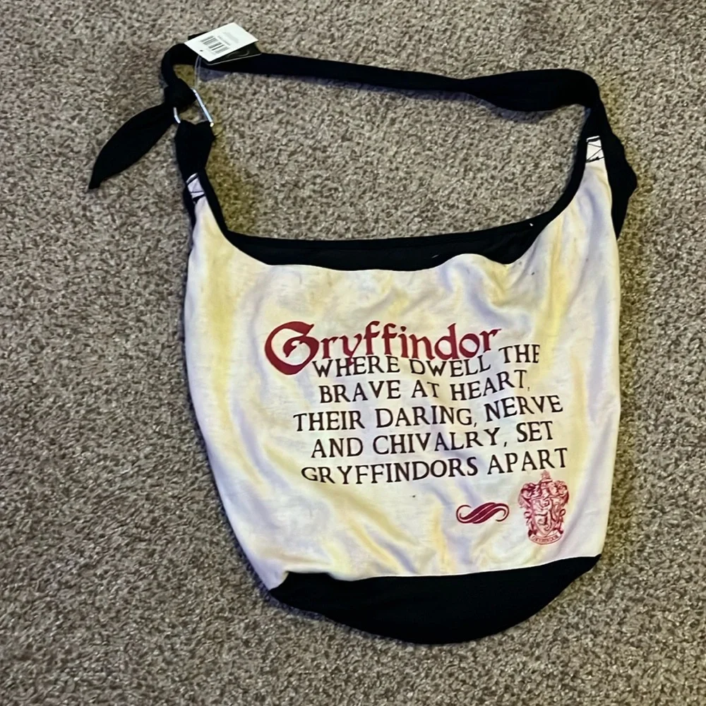NWT Harry Potter Gryffindor Hobo Bag Hot Topic